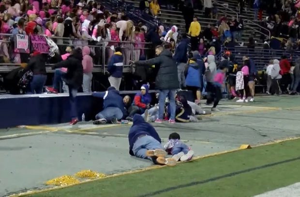 Trei persoane au fost împuşcate pe un stadion din SUA, la un meci de fotbal american