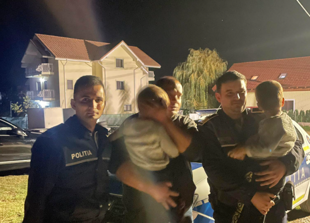 Gemenii rătăciţi pe marginea unui drum din Mehedinţi, găsiţi de un jandarm aflat în timpul liber