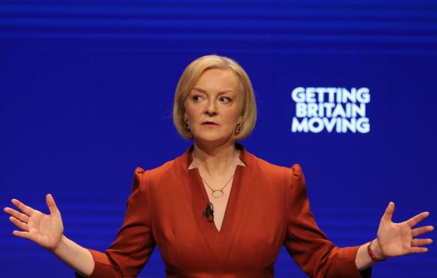 Guvernul britanic este la un pas de colaps. În două luni de mandat, Liz Truss a bulversat economia și și-a îngropat partidul în sondaje