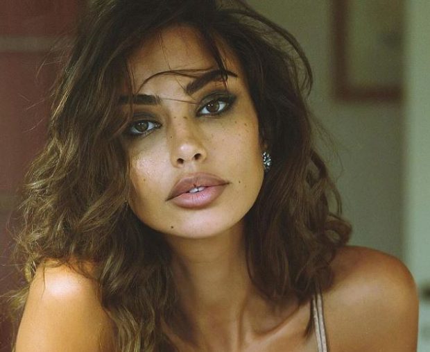 Mădălina Ghenea, dans lasciv dedicat actriței Sophia Loren. A renunțat pe rând la lenjeria intimă