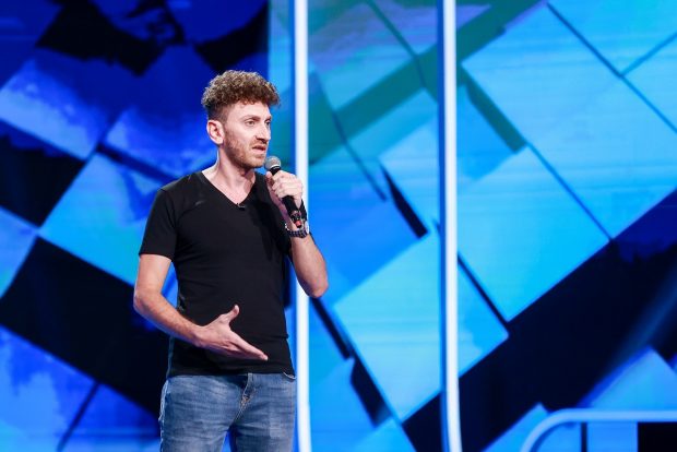 Cine este Mahmoud Chaher, sirianul de la „iUmor” sezonul 13. Concurentul s-a calificat direct în finală