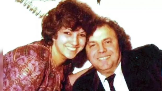 Cum a apărut soția lui Alexandru Arșinel la Teatrul de Revistă „Constantin Tănase”. Marinela, din scaunul cu rotile, și-a luat adio de la cel care i-a fost soț 54 de ani
