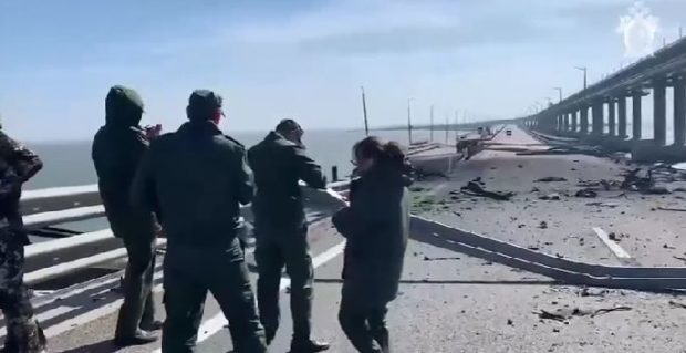 Imaginile cu urmările exploziei de pe podul Crimeei publicate de autoritățile ruse