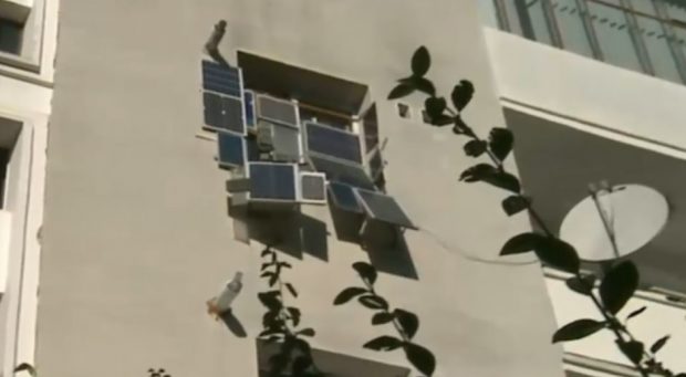 Un clujean și-a montat panouri solare la geamul apartamentului. Reacţia autorităţilor