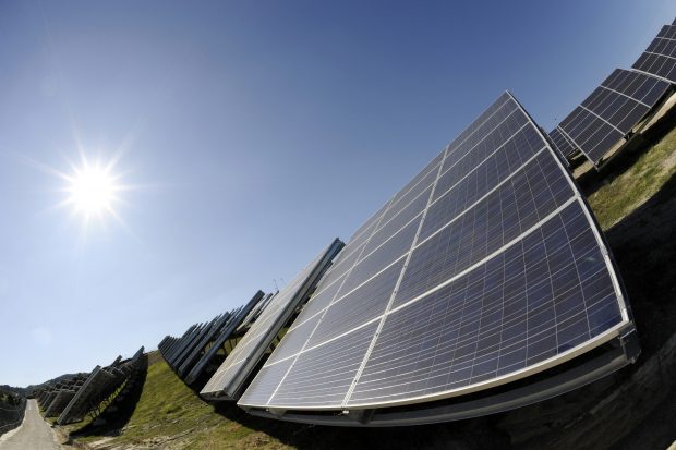 Petrom și Complexul Energetic Oltenia investesc 400 de milioane de euro în construcția a patru parcuri fotovoltaice