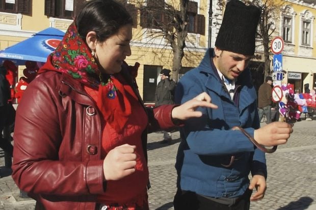 INTERVIU. Povestea filmului despre comunitatea romilor care respectă tradiții aristocratice – corturarii: „Eu lucrez la acest film de cel puțin 7 ani”