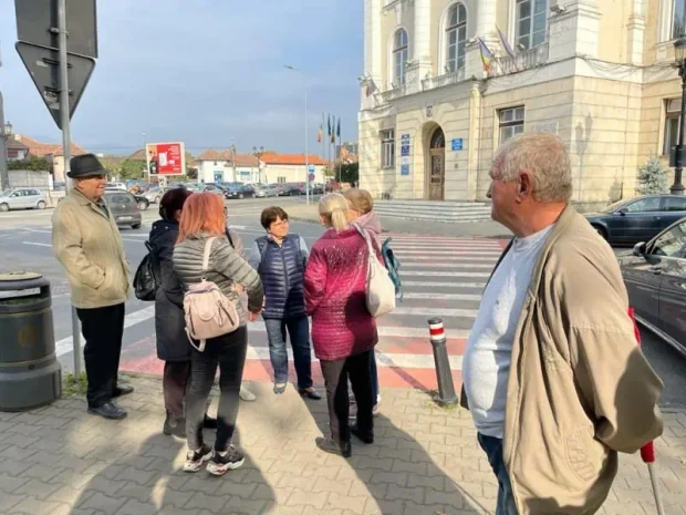 VIDEO: Protest al pensionarilor din Alba: „Iarna asta va fi dezastru. Cine este bărbat poate scapă, ăștia mai săraci…”