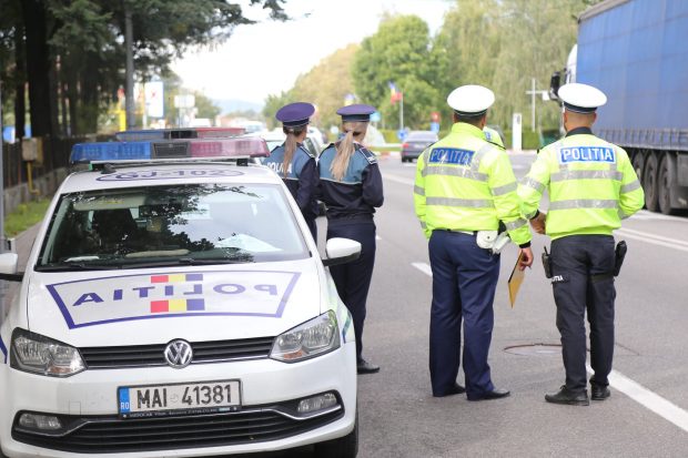 Mama copilei din Botoșani care a fost agresată sexual de tatăl ei și de frați, arestată. Femeia știa de abuzuri, spun procurorii