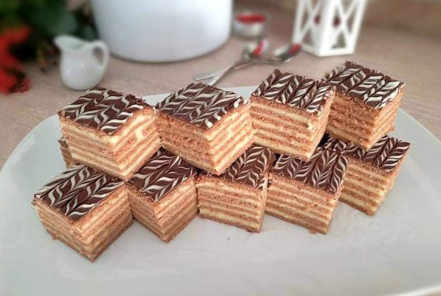 Prăjitură cu foi și crema de vanilie