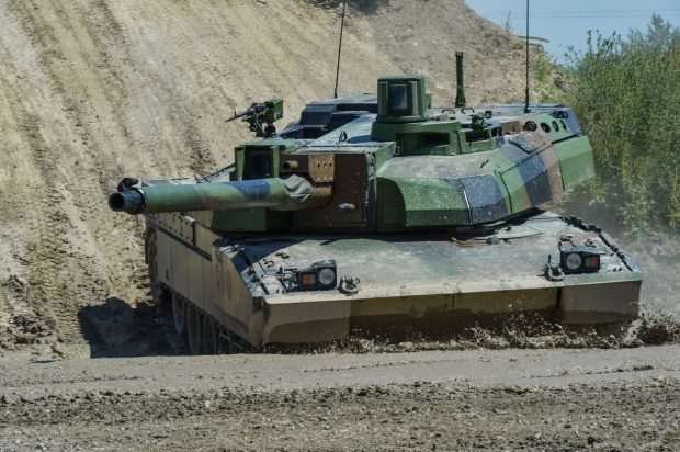 Franţa va trimite noi vehicule blindate şi tancuri în România. Macron a luat decizia din cauza „violenţei luptelor din Ucraina”