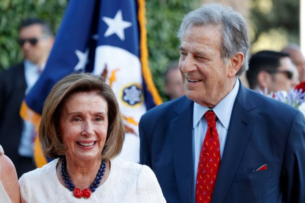 Bărbatul care l-a atacat cu ciocanul pe soțul lui Nancy Pelosi, inculpat. Ce pedeapsă riscă