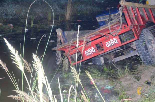 Cel puțin 27 de morți după ce un tractor cu o remorcă plină cu pelerini s-a răsturnat într-un iaz, în India