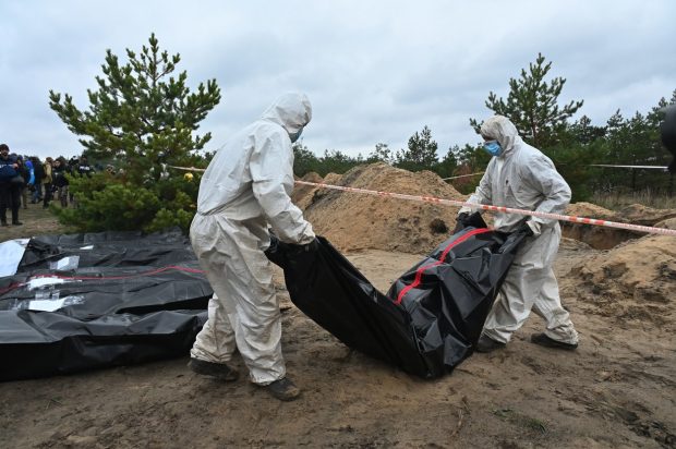 SBU a găsit noi dovezi de tortură în regiunea Donețk. 34 de cadavre au fost exhumate în orașul Sviatohirsk, alte 44 în Lîman