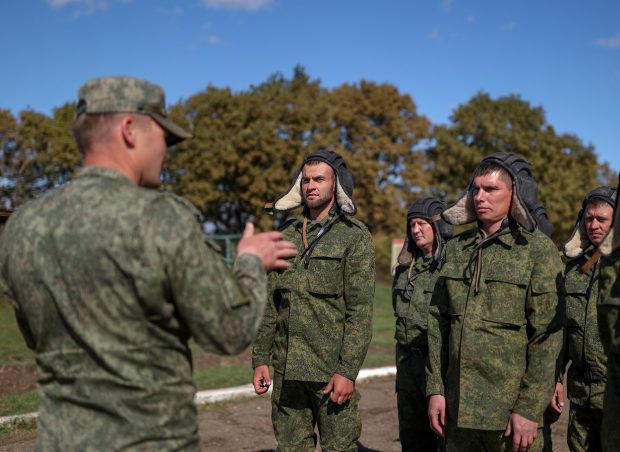 Deținuții și noii recruți ruși aduși pe frontul din Ucraina sunt împușcați dacă încearcă să fugă, arată o convorbire interceptată de SBU