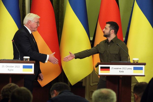 În prima vizită în Ucraina de la începutul războiului, Steinmeier s-a angajat ca Germania să livreze la timp armamentul promis