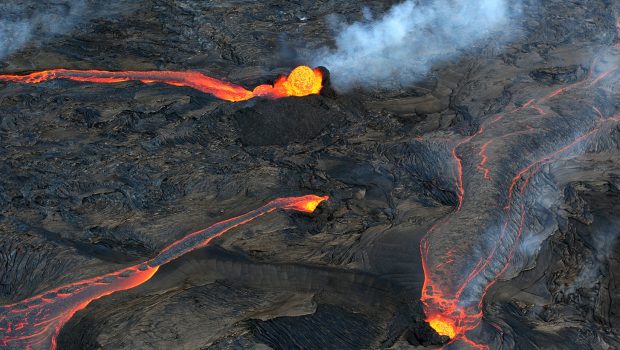 Geologii se tem că cel mai mare vulcan activ din lume ar putea erupe: „Toți ochii sunt pe Mauna Loa”