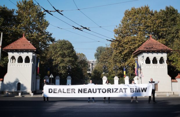 Protest la Cotroceni. USR acuză că se vrea mușamalizarea scandalului mașinilor BMW cumpărate de Poliția Română