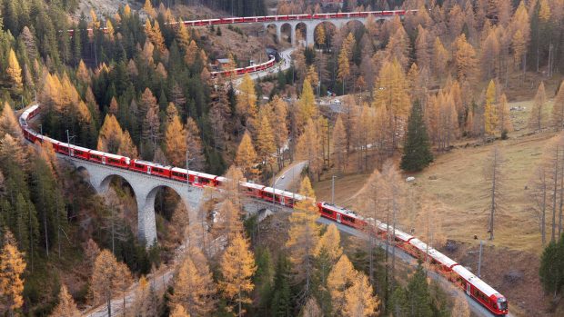 Cele mai frumoase imagini cu cel mai lung tren de călători din lume, care a circulat în Elveția. Judecător Cartea Recordurilor: „Cu adevărat gigantic”