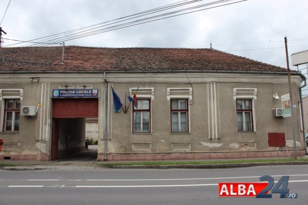 Polițiștii locali din Alba Iulia vor patrula și cu mașini electrice. Primăria a cumpărat două autovehicule, prin Rabla Plus