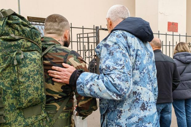Pe fondul mobilizării, rușii iau cu asalt cabinetele de notari și avocați. Apelează mai des și la psihologi