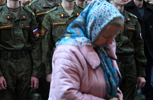 O rusoaică sunată să i se spună că soțul ei a murit pe front, în Ucraina, a început să țipe la telefon: „Ce fel de glumă e asta?!”