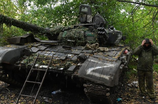 Un proiectil tras din greșeală de soldații ruși care reparau un tanc a rănit o fetiță de 11 ani, aflată la 8 km depărtare, în Crimeea ocupată de Rusia