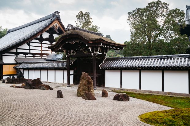 Cea mai veche toaletă din Japonia, avariată din  greșeală de un șofer, angajat al unei organizații de conservare a relicvelor culturale
