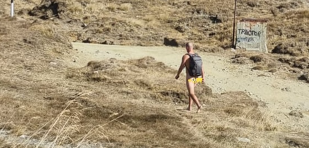 Un turist, surprins dezbrăcat în drum spre Vârful Omu. Postarea salvamontiștilor a devenit virală: „Se călește pentru facturile de iarnă”