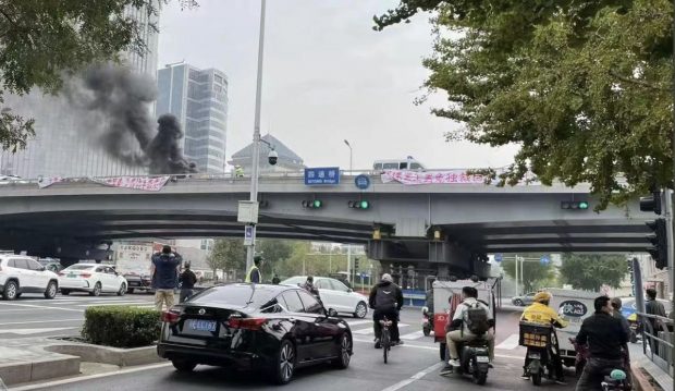 Protest în Beijing, înainte de congresul Partidului Comunist: „Să facem grevă în școli și la serviciu și să-l înlăturăm pe dictatorul Xi Jinping”