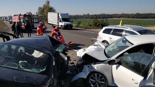 Două persoane au murit într-un accident produs lângă Adjud, în care au fost implicate trei mașini