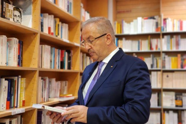 Așteptat la București pentru explicații, Vasile Dîncu a spus că a stat unde „nu se aude vocea idioţilor”