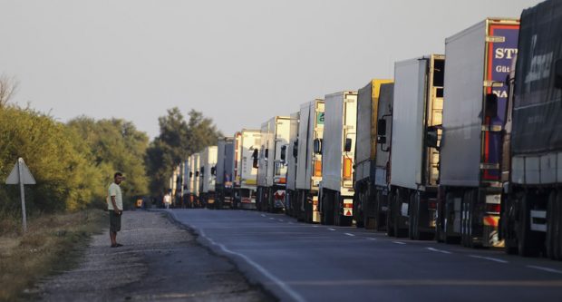Șoferilor de camioane din Crimeea li se oferă o rută alternativă spre Rusia care trece prin  Melitopol și Mariupol