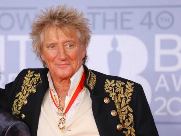 Rod Stewart a închiriat o casă în Anglia pentru o familie ucraineană de șapte persoane și plătește toate utilitățile