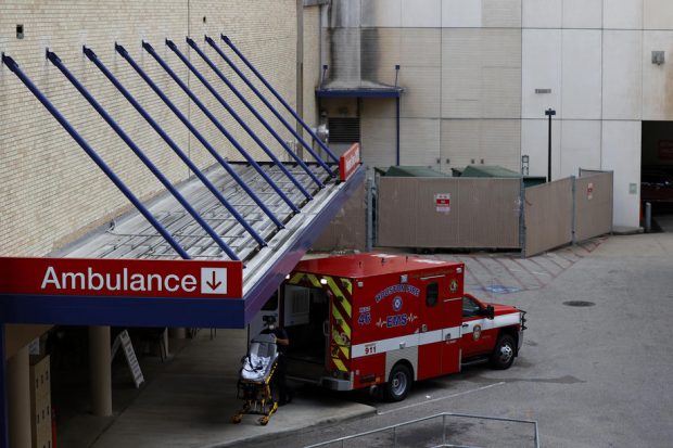 Două persoane au fost împușcate mortal după ce un bărbat a deschis focul într-un spital din Dallas