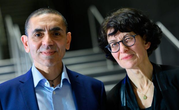 Vaccinurile care tratează cancerul ar putea fi disponibile până în 2030, spun fondatorii BioNTech