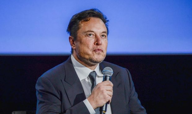 După preluarea Twitter, Elon Musk va concedia trei sferturi dintre angajații companiei
