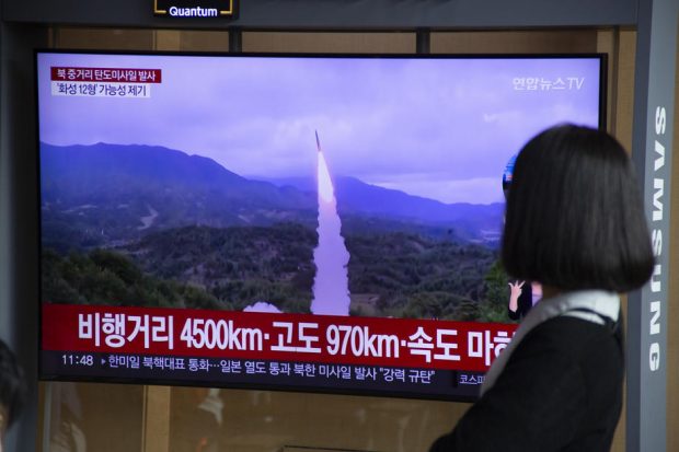 Coreea de Nord a lansat o rachetă balistică deasupra Japonia într-un gest văzut drept o provocare deliberată