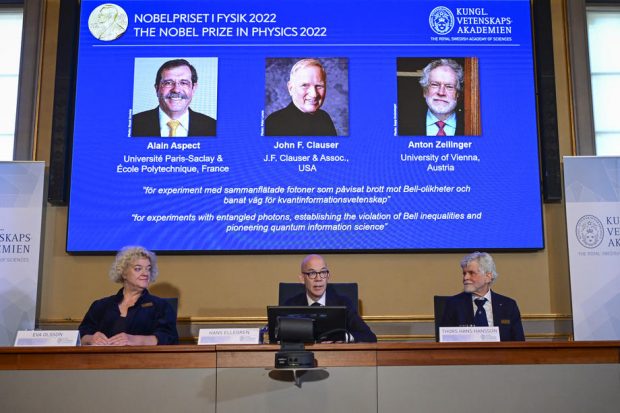 Premiul Nobel pentru Fizică 2022. Alain Aspect, John F. Clauser şi Anton Zeilinger au câștigat premiul în domeniul mecanicii cuantice
