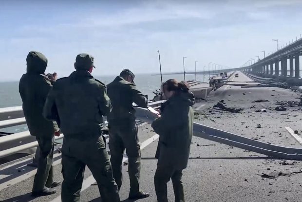 Serviciile speciale din Bulgaria investighează explozia camionului pe podul Kerci din Crimeea