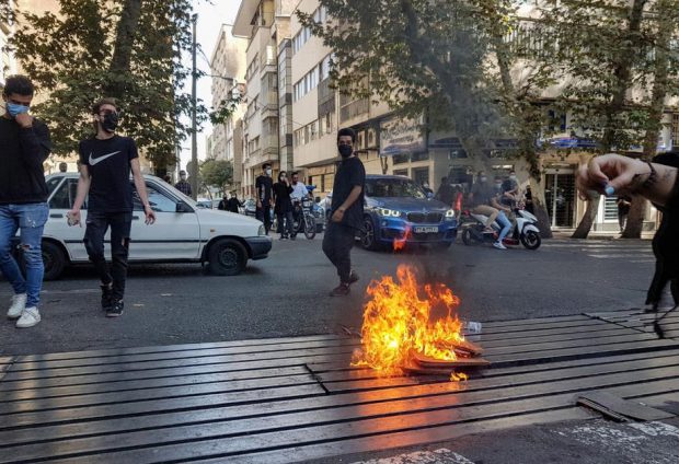 Forțele de securitate din Iran au pătruns în școli și au arestat elevi, în tentativa de a opri protestele