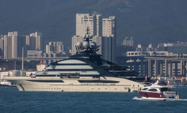 Iahtul de 500 de milioane de dolari al oligarhului rus Alexei Mordașov a părăsit Hong Kong. Unde se îndreaptă