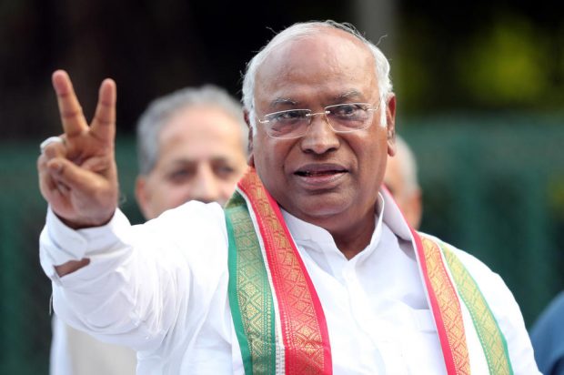 Partidul Congresului din India a ales pentru prima dată, în 24 de ani, un președinte care nu face parte din dinastia Ghandi