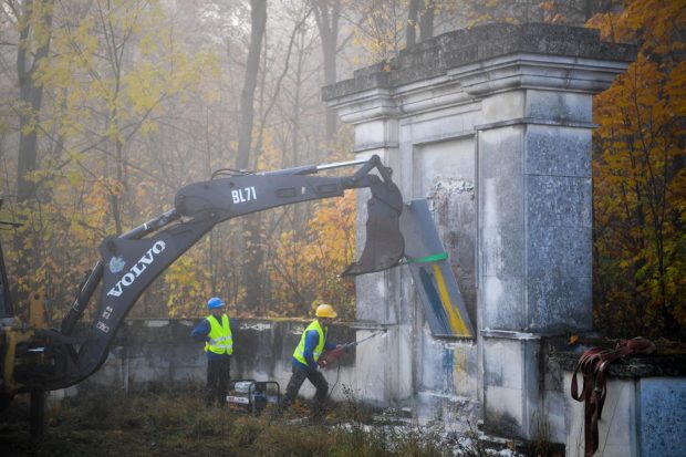 Polonia a dărâmat simultan patru monumente dedicate Armatei Roșii. „Sovieticii nu au adus libertatea în 1945, ci o nouă sclavie”