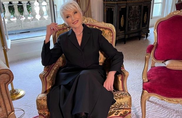 Mama lui Elon Musk, supermodelul Maye Musk, vine în ianuarie în România