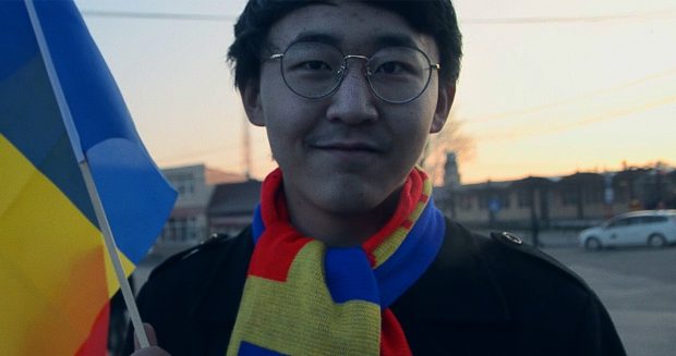INTERVIU. Un adolescent chinez îndrăgostit de Eminescu i-a făcut pe români să se privească altfel. O regizoare spune povestea scurtei sale vieți într-un documentar difuzat de Netflix