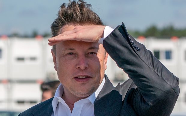 Elon Musk și-a pierdut titlul de cel mai bogat om din lume pentru scurt timp. Cine i-a luat locul