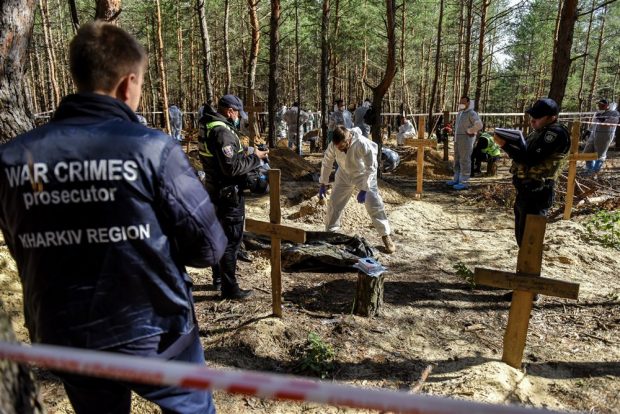 Peste 1.000 de ruși, acuzați oficial de crime de război în Ucraina. Câți au fost până acum reținuți de autoritățile ucrainene