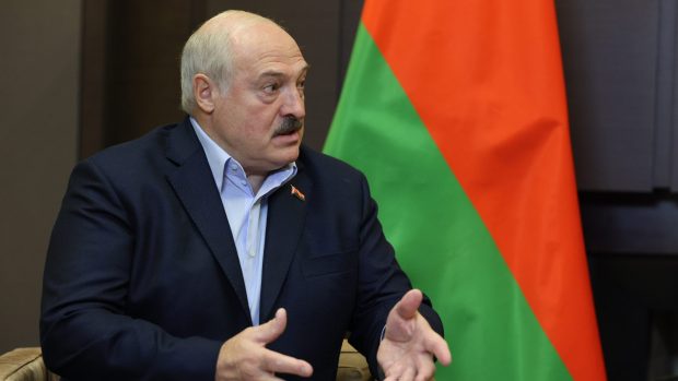Un tată care și-a pierdut fiica în bombardamentele de la Kiev, condamnat la doi ani de închisoare din cauză că „l-a insultat” pe o rețea socială pe șeful Belarusului