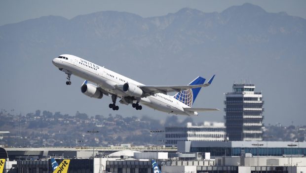 Decizia companiei americane United Airlines, după ce greutatea medie a pasagerilor a crescut