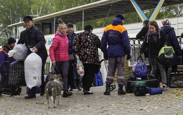 Administrația de ocupație din Herson îi îndeamnă pe locuitori să fugă în Rusia, în timp ce bombardamentele ucrainenilor asupra regiunii continuă